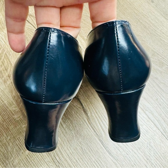 Stuart Weitzman | Square Toe Navy Heels Sz 7.5. Heel height 2.5”. - Picture 7 of 9